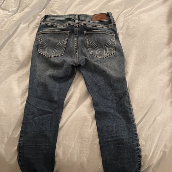 Cute Hollister Skinny Jeans w/ zipper - Picture 2 of 3